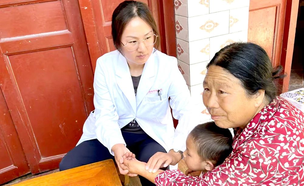 国家中医巡回医疗队:架起“健康彩虹桥” 国家中医巡回医疗队:架起“健康彩虹桥”