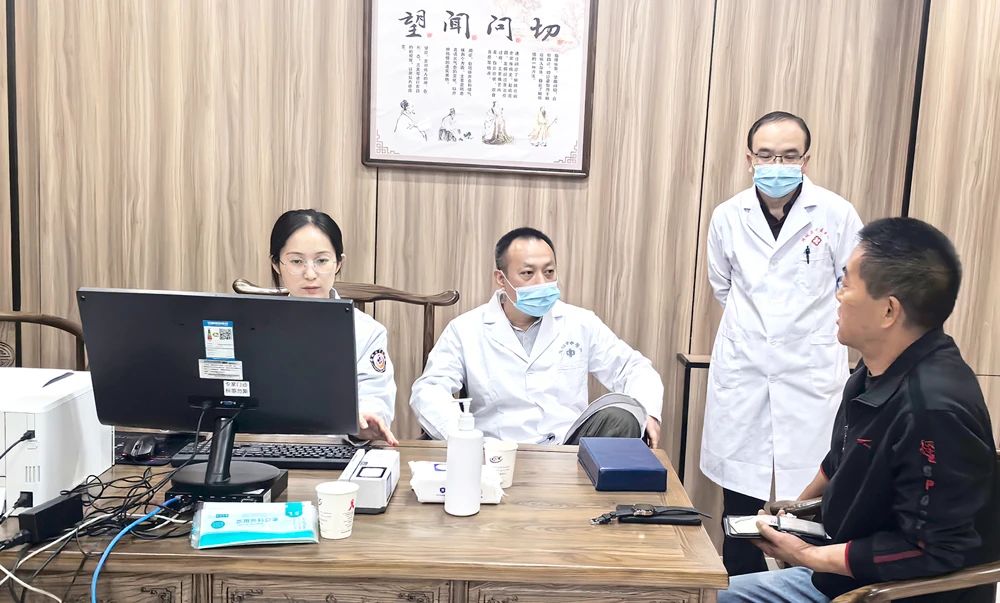 国家中医巡回医疗队:中医巡回义诊构筑民心相通“桥” 国家中医巡回医疗队:中医巡回义诊构筑民心相通“桥”