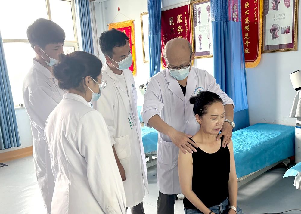 国家中医巡回医疗队:中医巡回义诊构筑民心相通“桥” 国家中医巡回医疗队:中医巡回义诊构筑民心相通“桥”