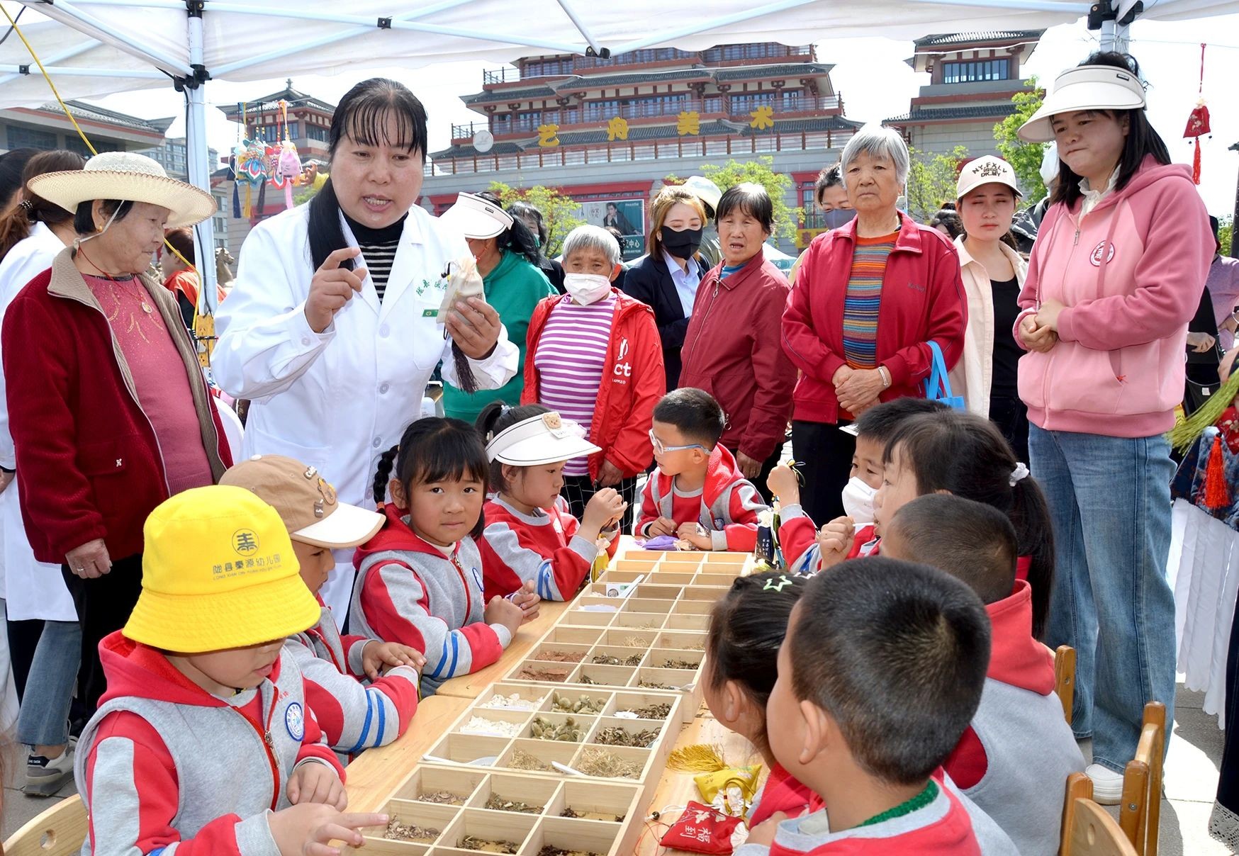“百市千县”中医药文化惠民活动｜岐黄文化零距离！中医药健康服务惠及三秦百姓