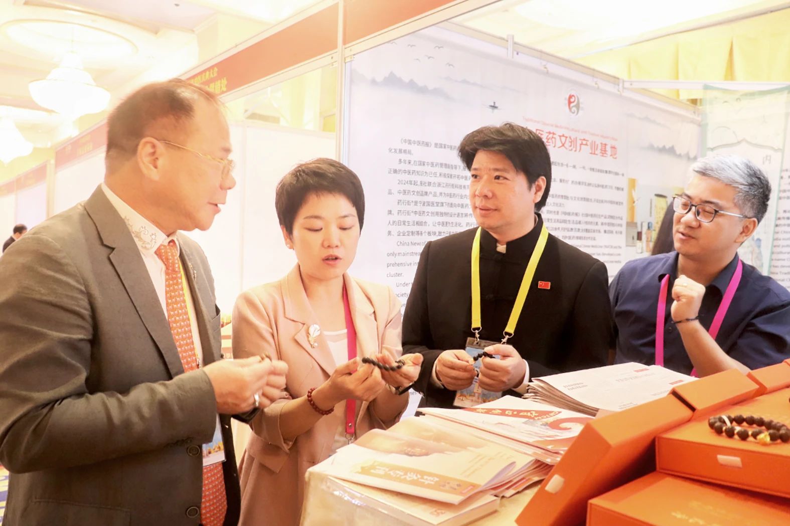 泰国中医百年庆典大会在曼谷召开!这些中医药文创产品让人留连 泰国中医百年庆典大会在曼谷召开!这些中医药文创产品让人留连