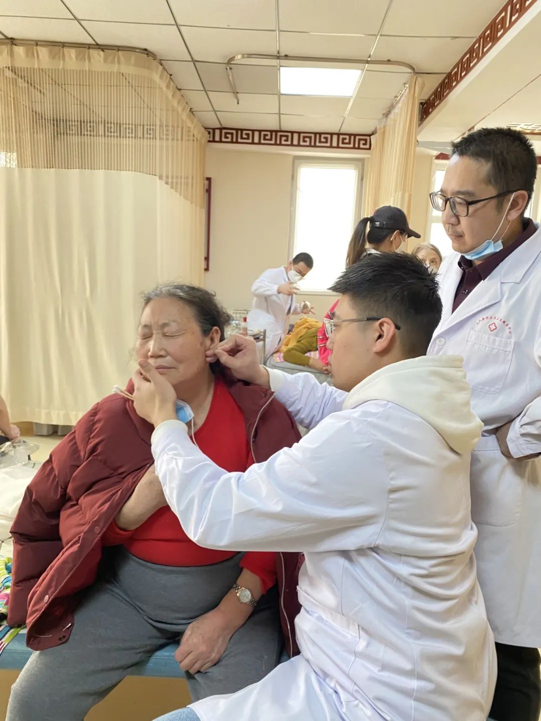 中医馆这十年｜门诊量10年翻4倍！河北以智能诊疗、学派传承等激活基层中医药服务生态
