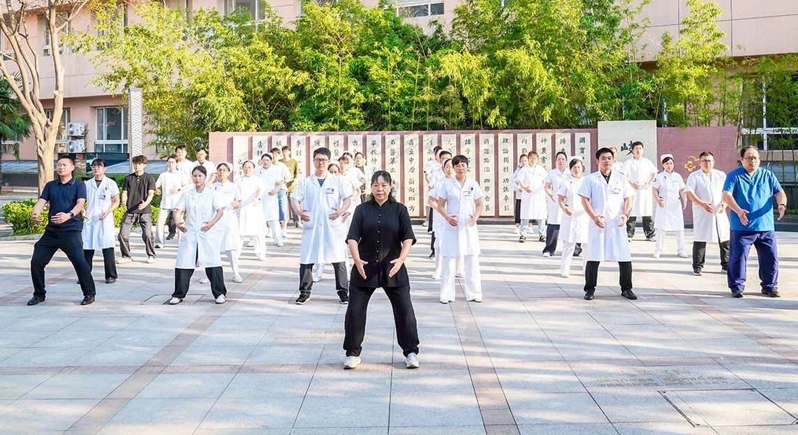 将中医导引功法融入临床科研教学！河南中医药大学三附院中医运动医学中心揭牌