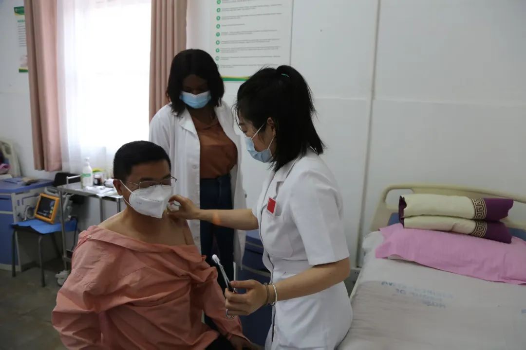 一针一药架起中非友谊桥!援非半世纪,湖南中医药“组团出海” 一针一药架起中非友谊桥!援非半世纪,湖南中医药“组团出海”
