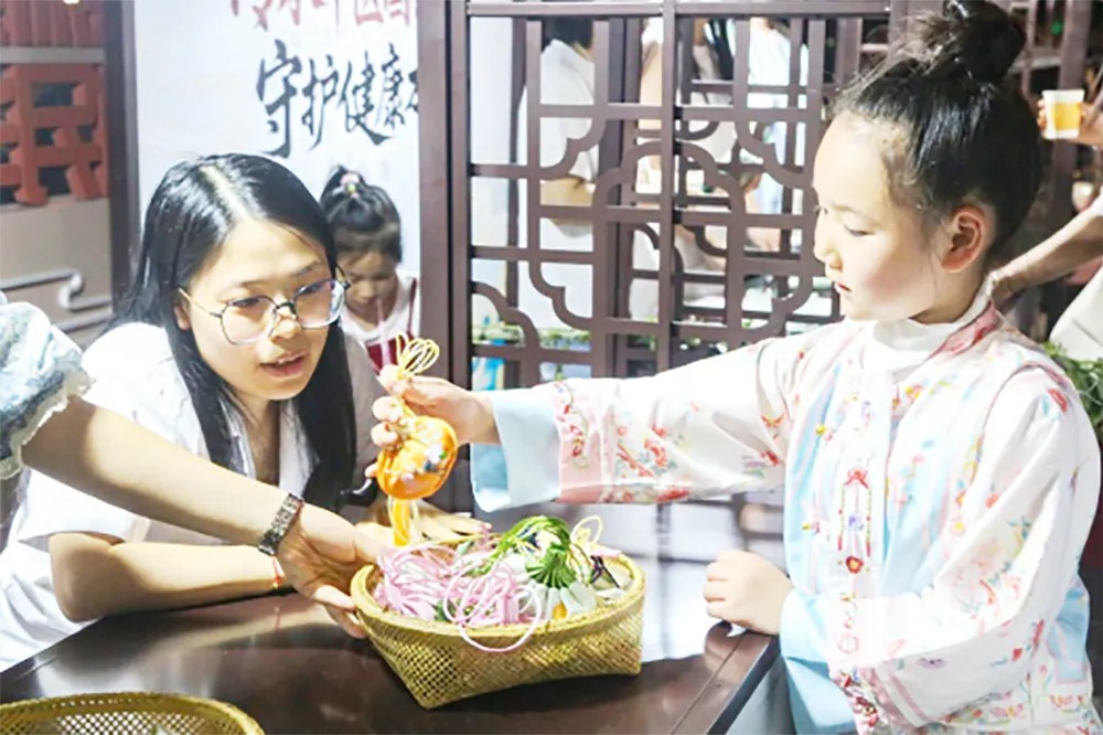“百市千县”中医药文化惠民活动｜荆楚大地兴起中医药健康“新国潮”