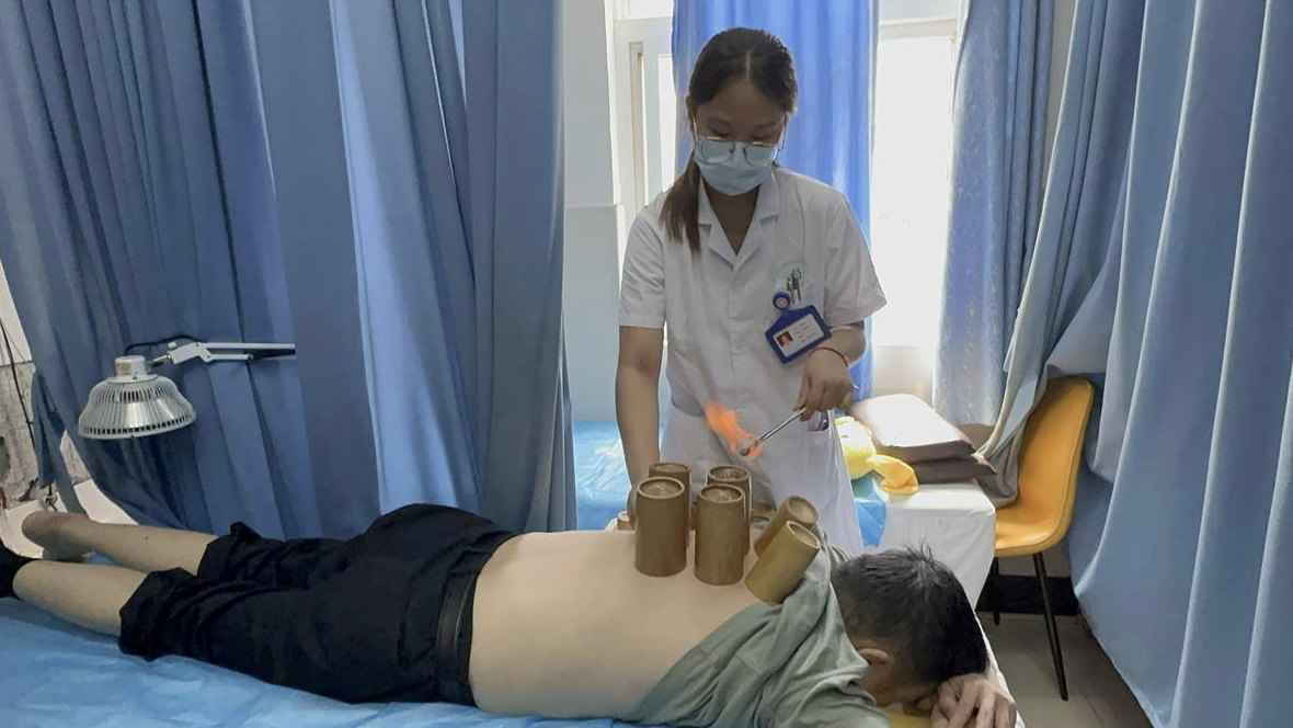 这群年轻人为啥去基层当中医？湖北拿出1万名事业单位编制，让人才留得住
