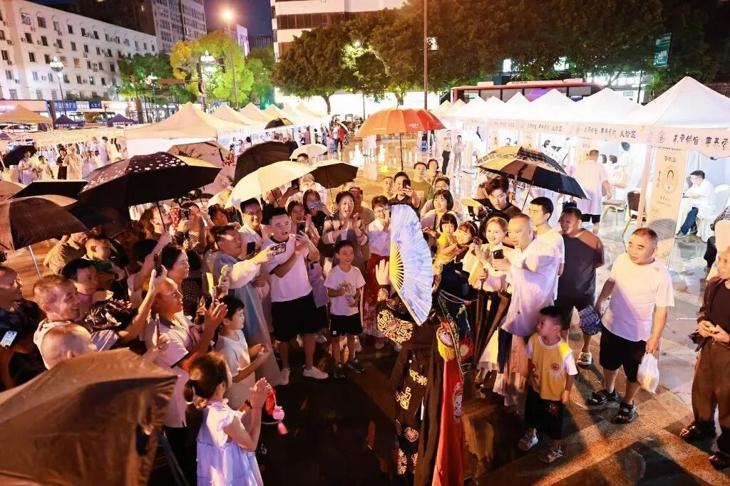 中医专家“家门口”坐诊！四川成都名中医流动车进基层暨中医集市举办