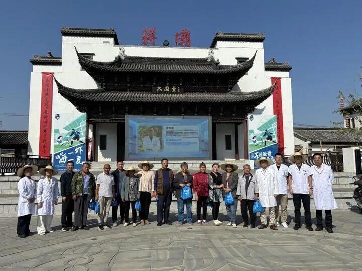 “草帽义诊”进乡村，喜迎丰收节里的中医“健康礼”