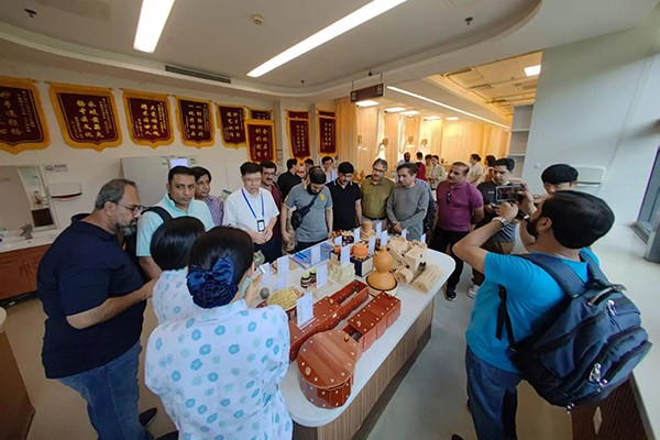 国庆旅游不看风景看 “中医”！巴基斯坦医生团为何专程打卡深圳这家中医院？