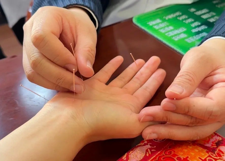 中医门诊超火爆，中药处方不用等……为啥青岛百姓成了中医药的“忠实粉丝”？