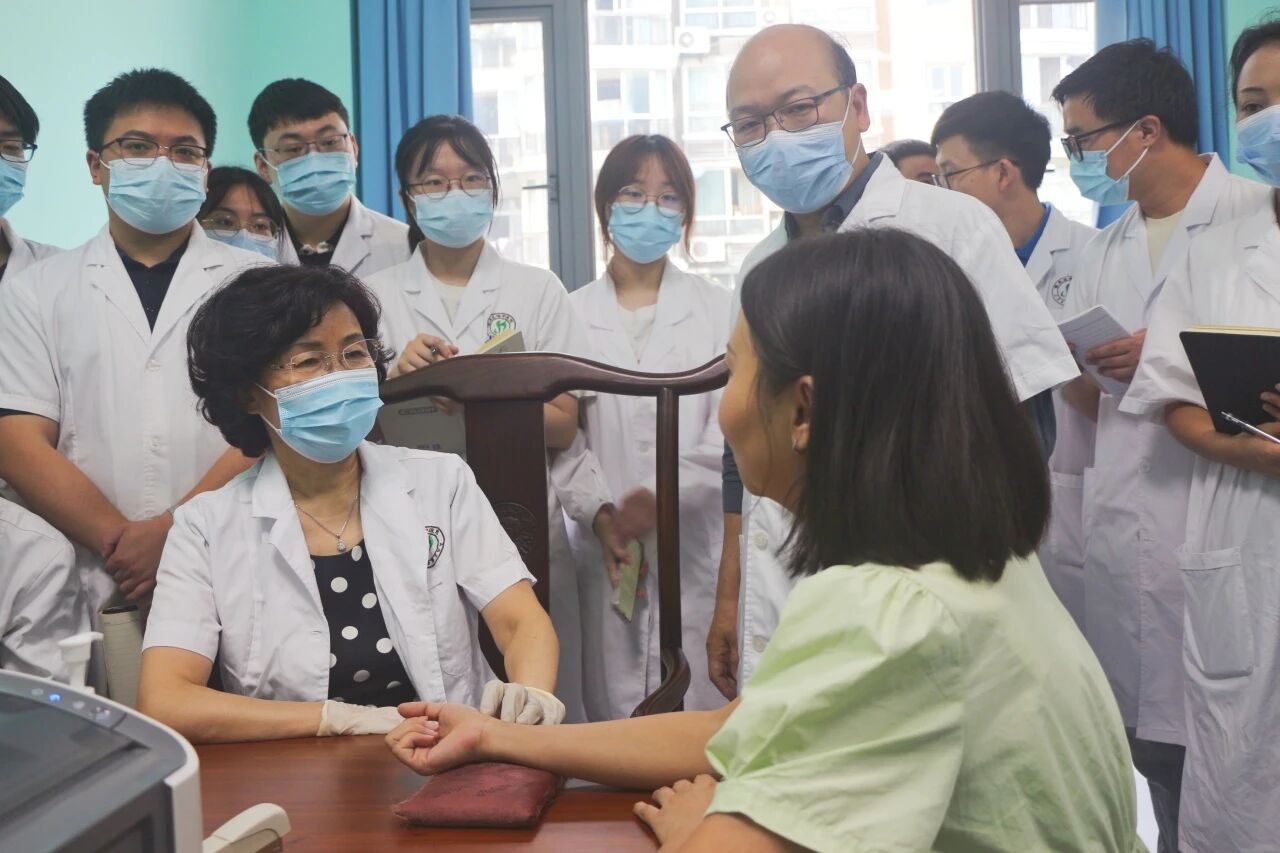 “学经典用经方、学指南用指南”双轨诊疗！这家中医院的“源头活水”从哪来？