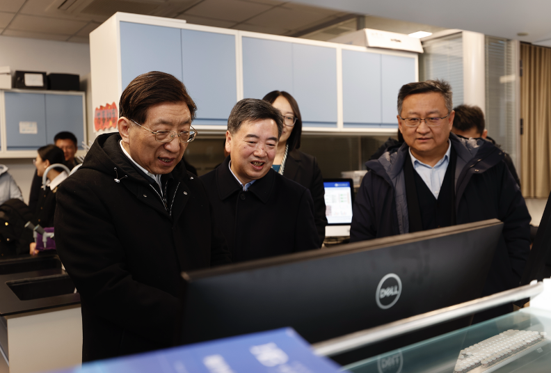 曾益新调研北京中医药大学