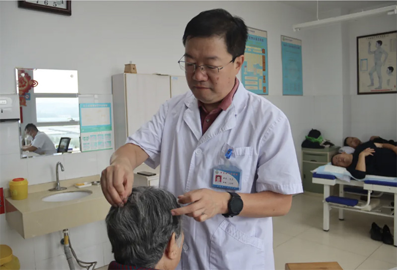 “能用一根针解决的问题，坚决不用两根针！”他用银针妙手守护基层百姓安康