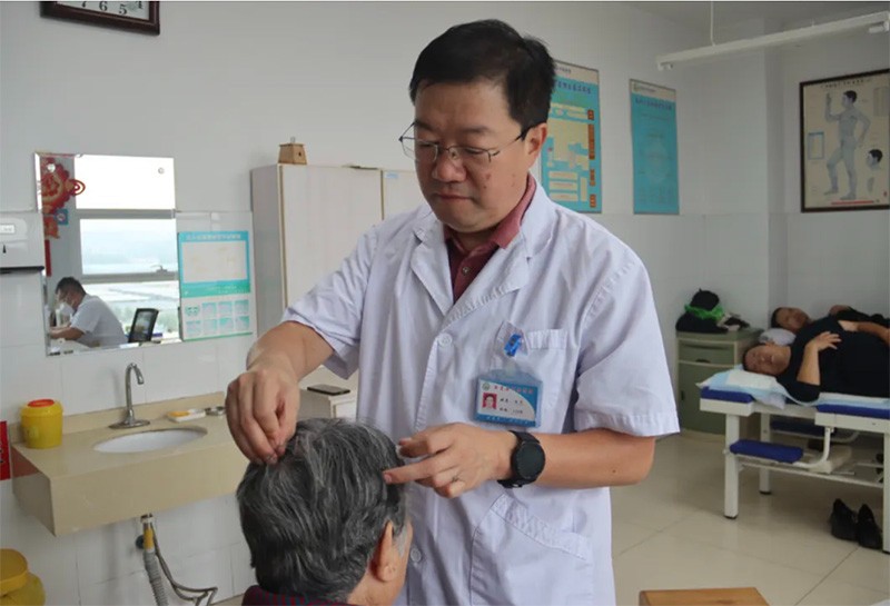 “能用一根针解决的问题，坚决不用两根针！”他用银针妙手守护基层百姓安康