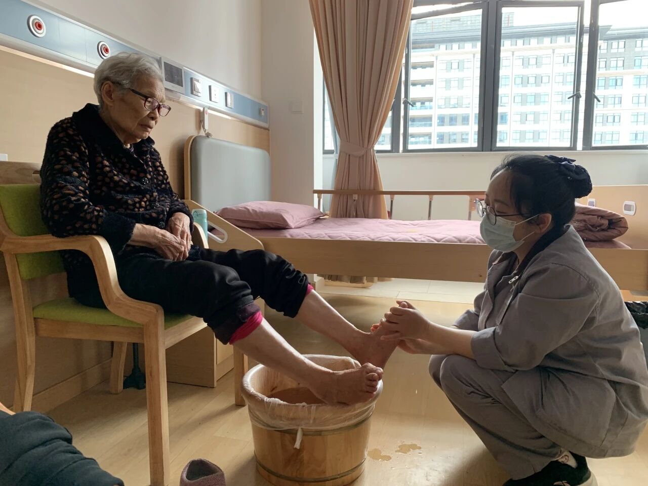 86岁婆婆点赞:“比在家还安心!”这家中医院把中医药特色融入养老全过程 86岁婆婆点赞:“比在家还安心!”这家中医院把中医药特色融入养老全过程