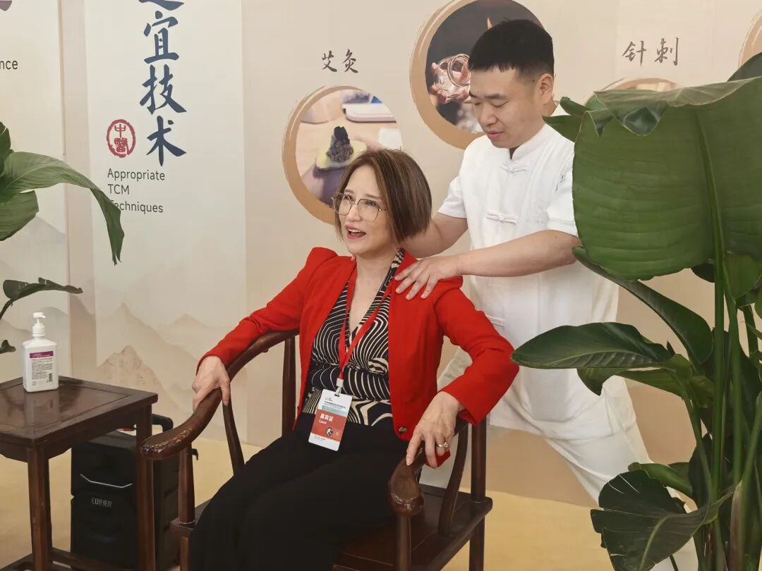 中医药文化体验圈粉各国嘉宾，成都中医药加速“出海”转型