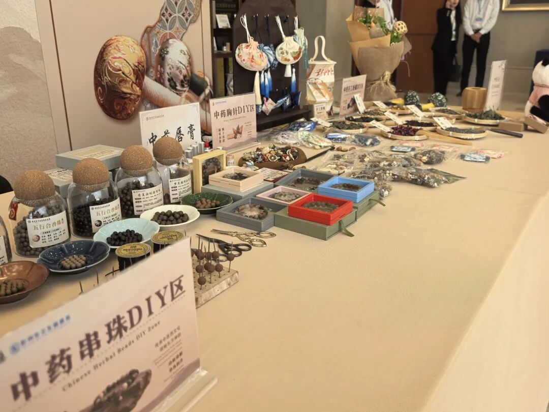 中医药文化体验圈粉各国嘉宾，成都中医药加速“出海”转型