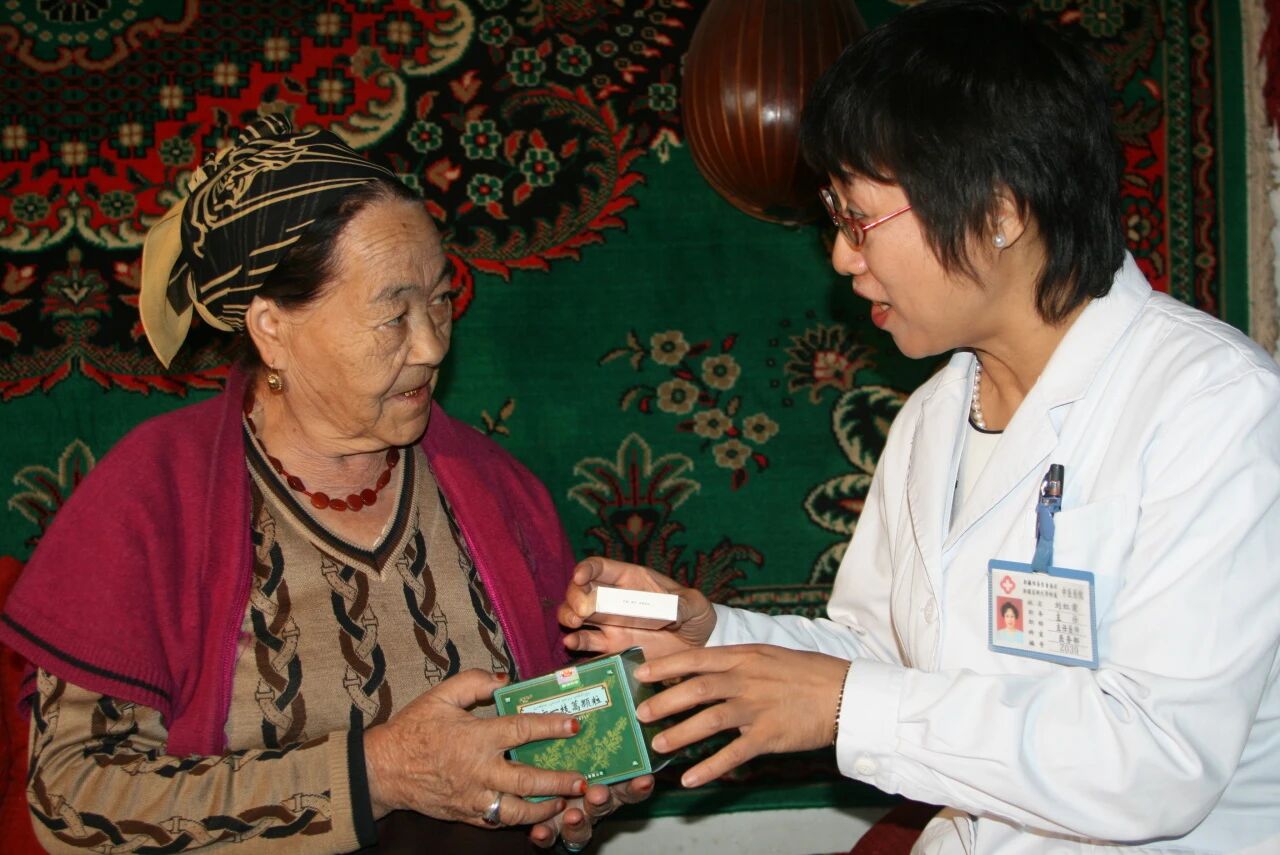 寻找中医绝活｜“一罐一针”破解银屑病难题！天山刘氏皮科治疗牛皮癣很“牛”