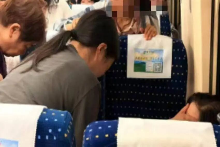飞驰列车上的“生死时速”:枣阳护士长6分钟中医急救化险为夷 飞驰列车上的“生死时速”:枣阳护士长6分钟中医急救化险为夷