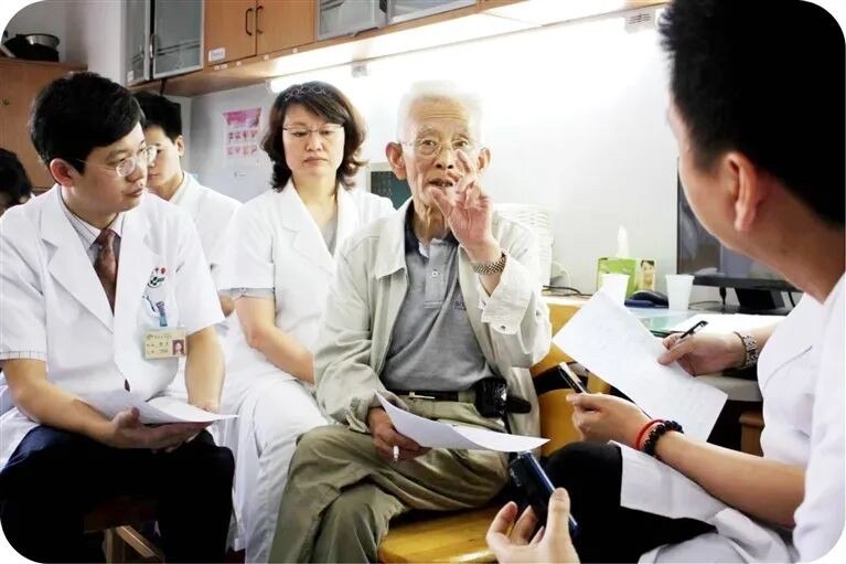 “中医治急危重症，最缺的不是方子，是胆识。”弟子撰文缅怀李可：以霹雳手段，行回天之术