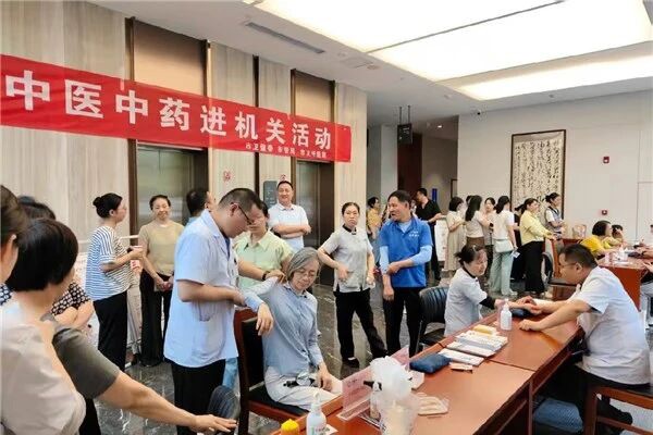 【中医药法实施九周年】安徽宣城开展中医药法宣传活动